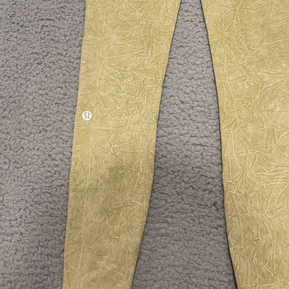 Lululemon Fast and Free High Rise Tight 25" *Ice Dye
Ice Wash Hazel Green size 2 - Picture 7 of 8
